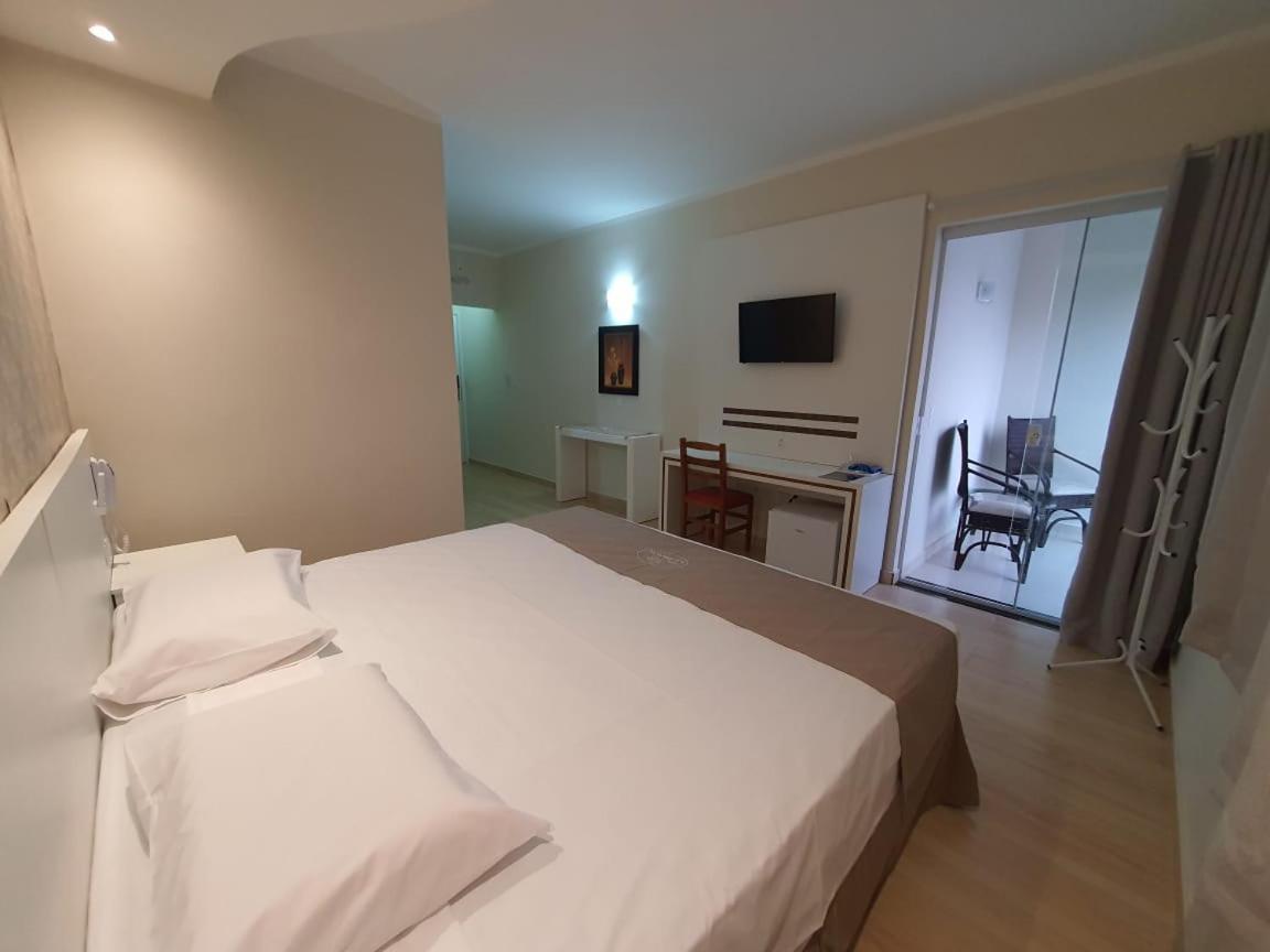 Charles Hotel Pôrto Ferreira Extérieur photo